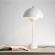 Moderne Designer Nachttischlampe aus Metall für Schlafzimmer